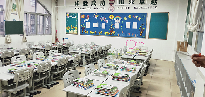 深圳市美中學校使用博仕有成課桌椅